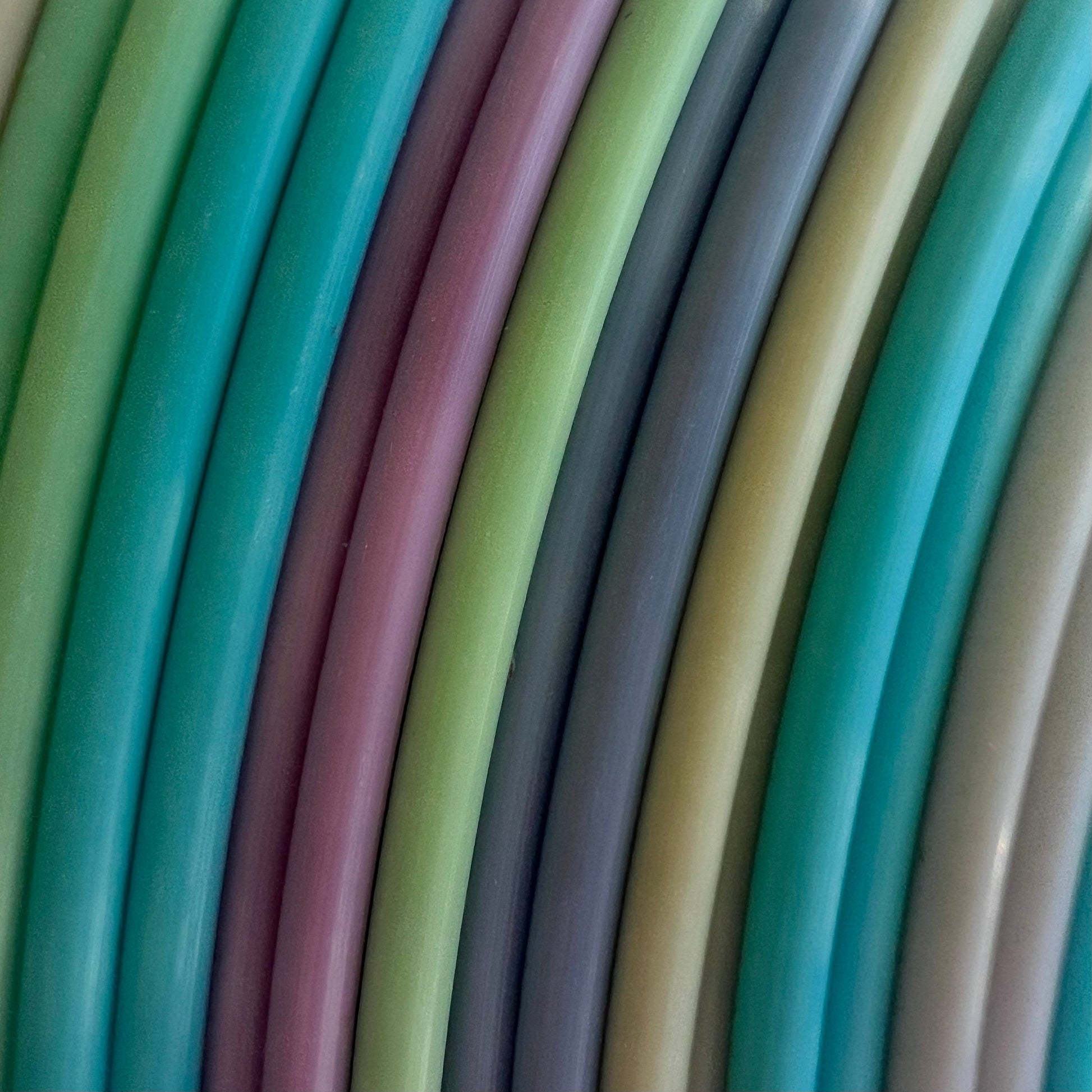 Cookiecad Silk Pastel Rainbow PLA filament close-up – lustrous silk surface on rainbow gradient